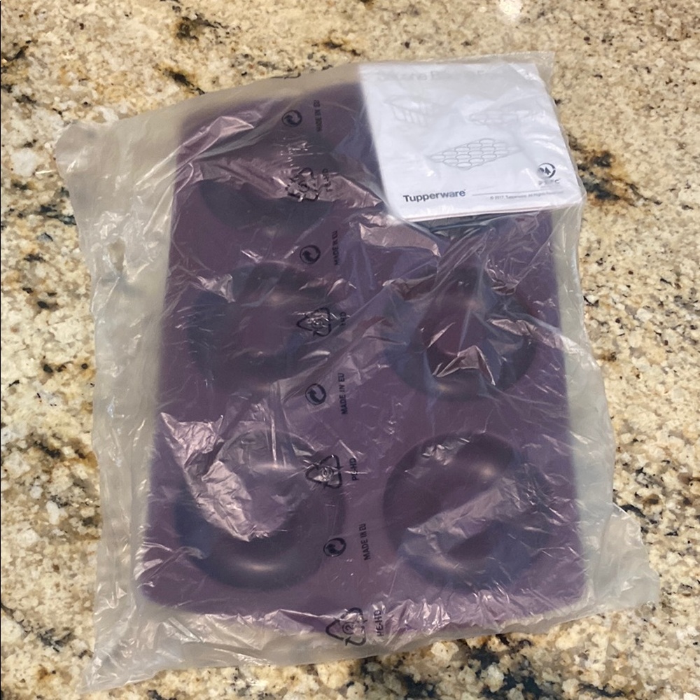 NWT Tupperware Silicone Baking Ring Form